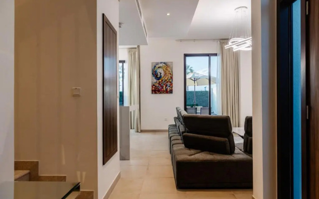 RH- 4BR Luxurious Villa with Private Pool, beach access