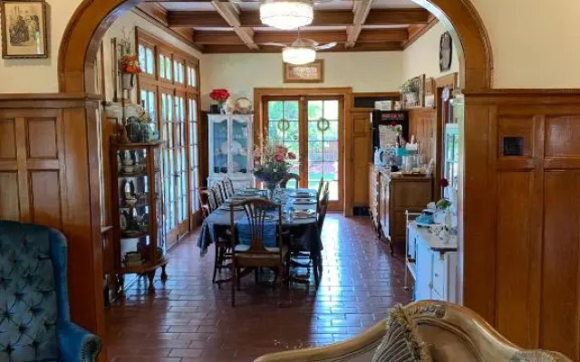 The Abriendo Inn