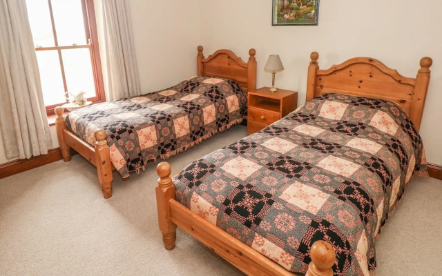 Gwryd Bach Farmhouse