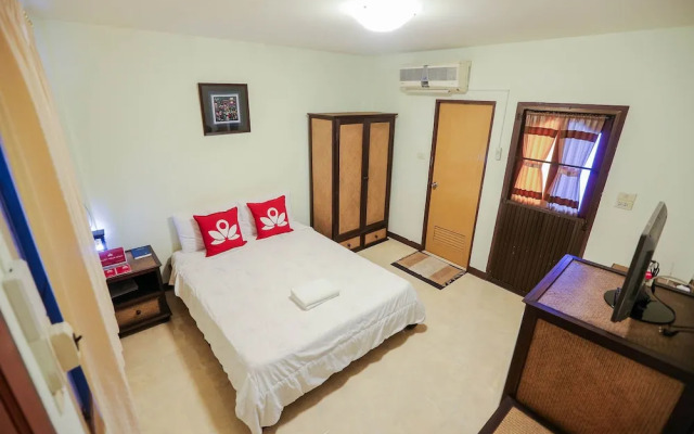 ZEN Rooms Sripoom Soi 1