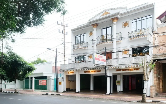 Urbanview Hotel Mawar Sharon Near Alun Alun Batu