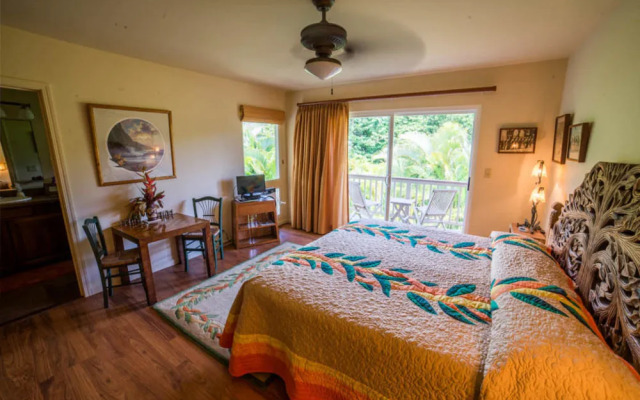 Hale Hoo Maha Bed and Breakfast