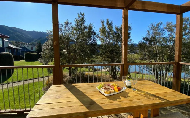 *** Lake Villa 460 ***