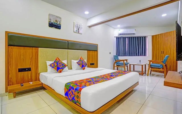 FabHotel Royal Manor - at Hospital Chowk