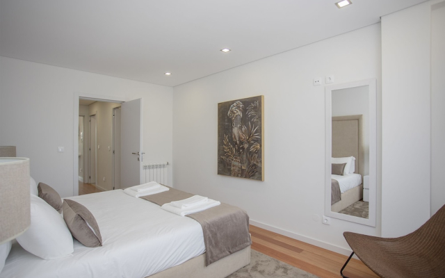 Liiiving -Luxury River View Apartment IX