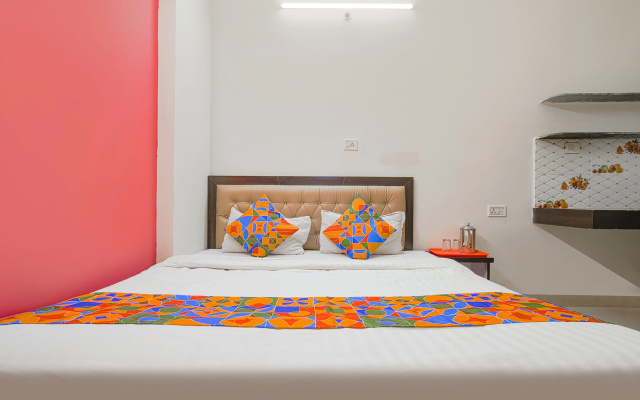 Fabexpress Royal Palace Inn
