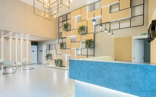 Apt w/ Balcony & View, 650m From the Metro Nik0504
