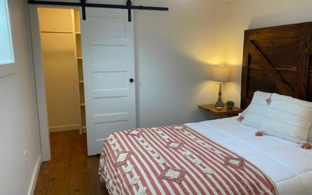 Greeter Falls Lodge Suite 4