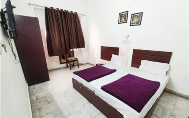 Goroomgo Hotel Baba Sunrise Lucknow