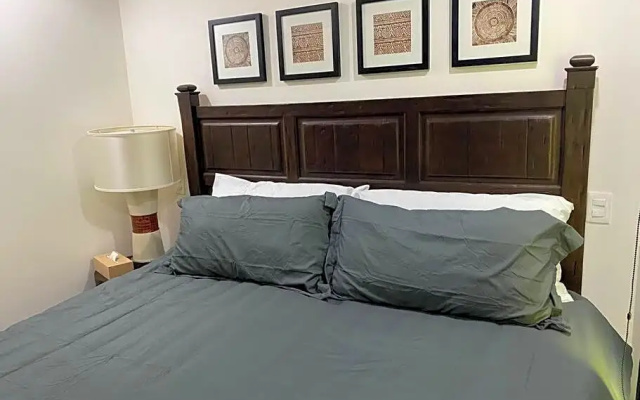 GRAN UBICACIÓN, en la zona de SANTA FE, KING BED