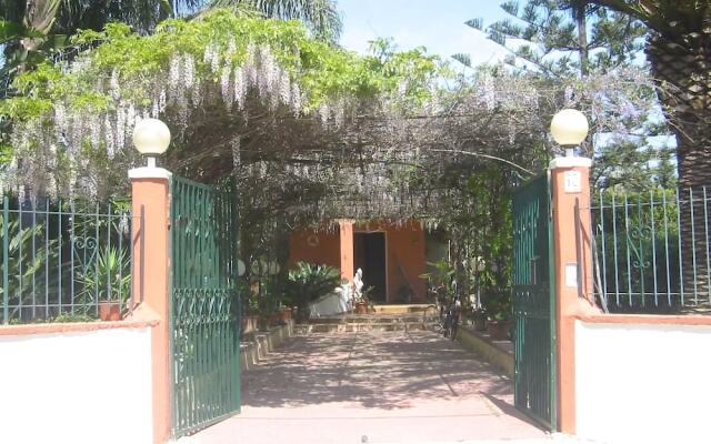Отель La Via Del Mare Италия, Аренелла - отзывы, цены и фото номеров - забронировать отель La Via Del Mare онлайн вид на фасад