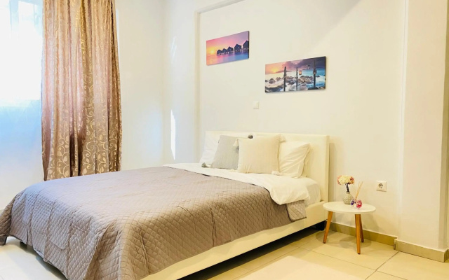 Cozy apartment near sea