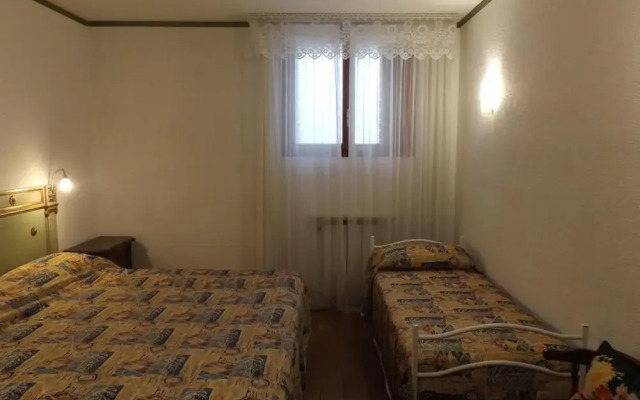 Villa in Garda With Private Pool & Lake Nearby
