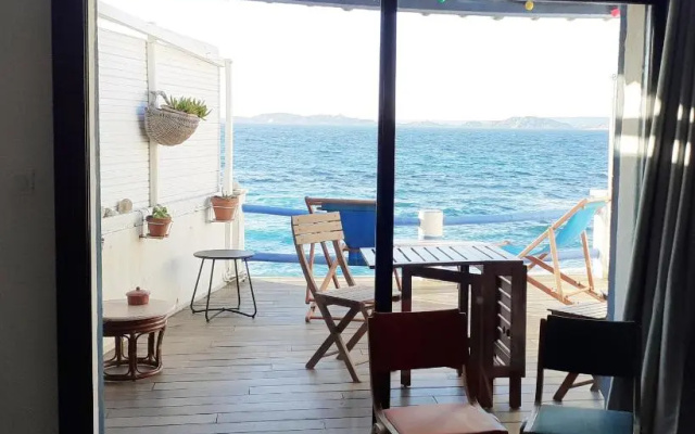 Chouette Cabanon sur la plage vue mer et terrasse privée