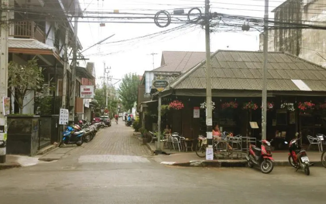 129/3 Backpacker Hostel