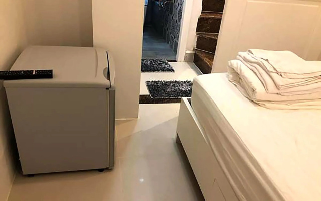Full House Hostel