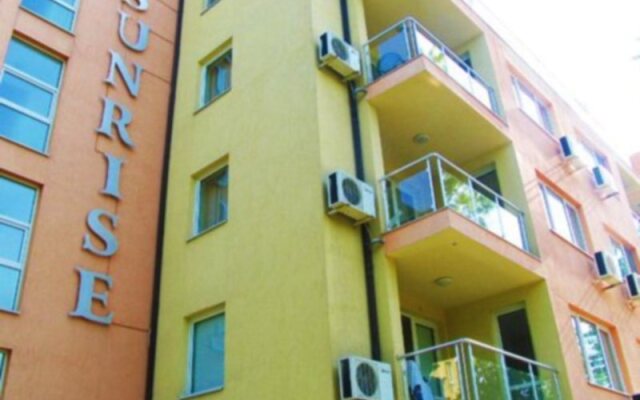 Sunrise Hotel вид на фасад