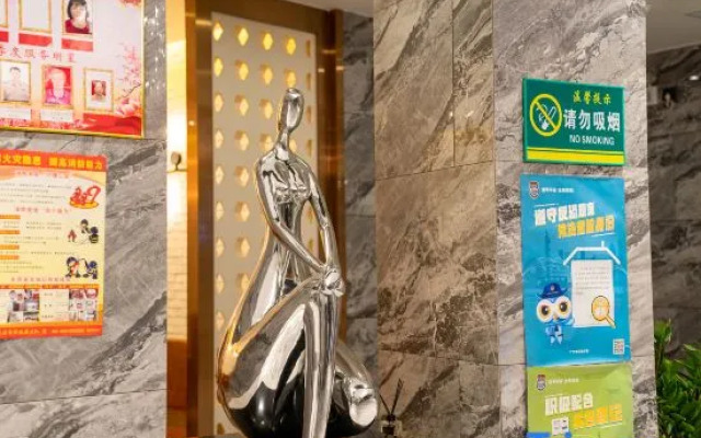 Lexuan Holiday Hotel