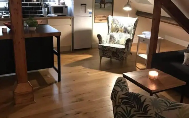 Modern Penthouse With Views in Stroud