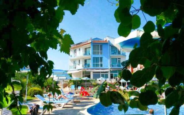 Nushev Hotel Свети Влас вид на фасад