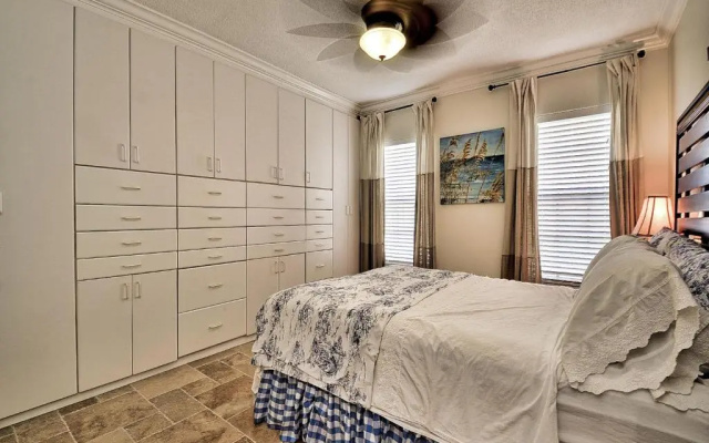 Island Flat 103