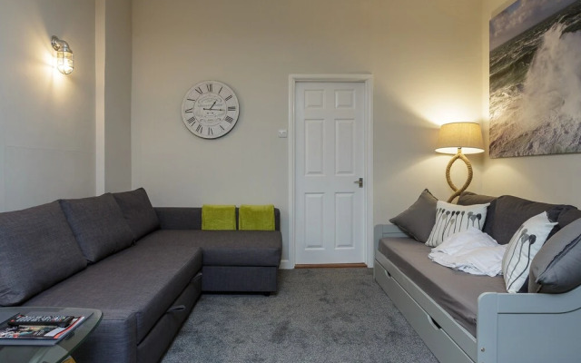 Upper Strand Apartment
