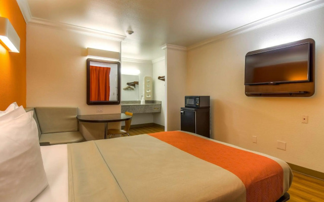 Motel 6 Menifee, CA
