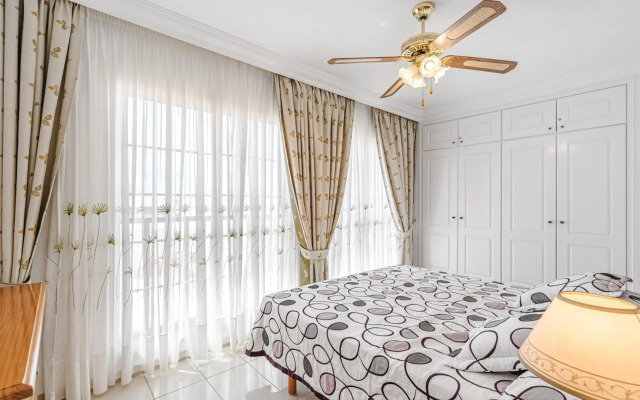 Terrazas del Duque II apartment