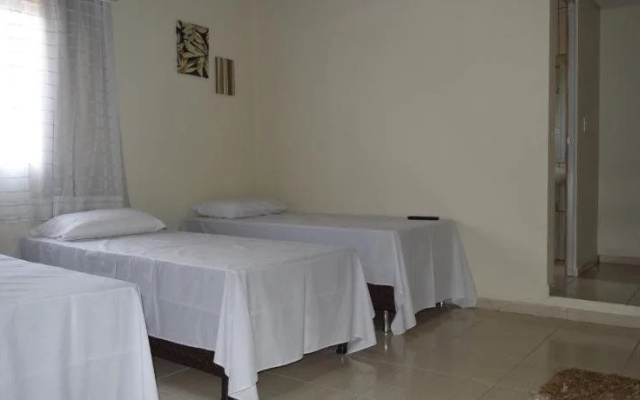 Hotel e Pousada Arara Azul