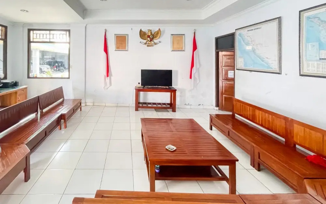 Urbanview Hotel Grand Seven One Manna