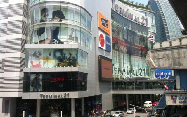 Отель Armoni Sukhumvit 11 вид на фасад