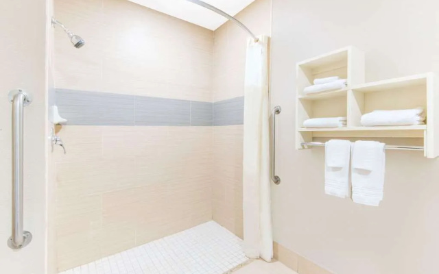 Super 8 By Wyndham Wichita South