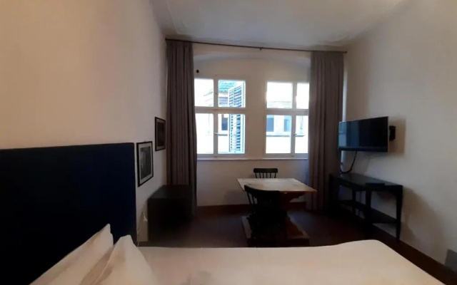 Lawien Goldenstern Residence