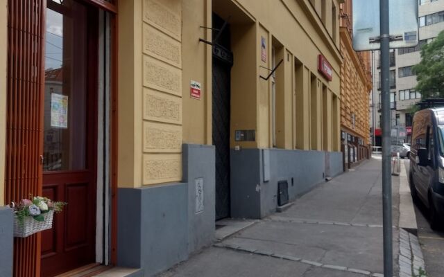 Отель IRMAS вид на фасад