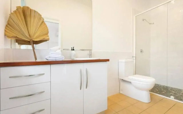 Fuller Holidays - Hacienda, Luxury 5 bedroom home with pool