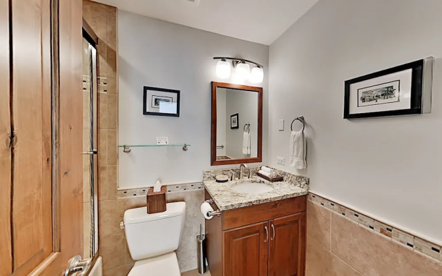 710wliop 3 Bedroom Condo
