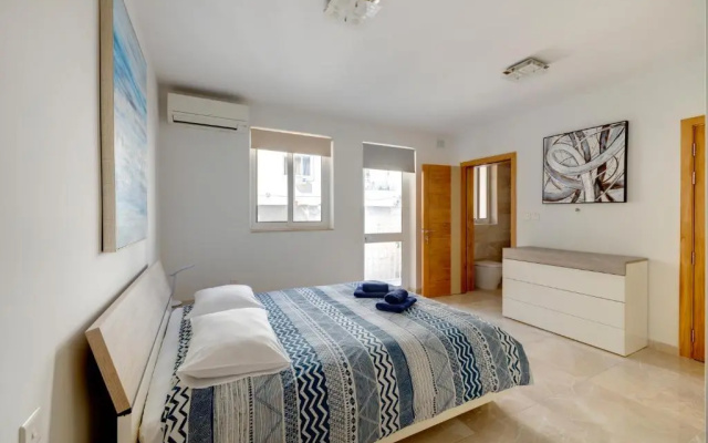Marvellous 3BR Apartment in Central St Julians