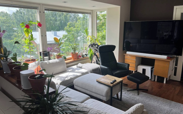 Cozy Well Connected Family Apartment