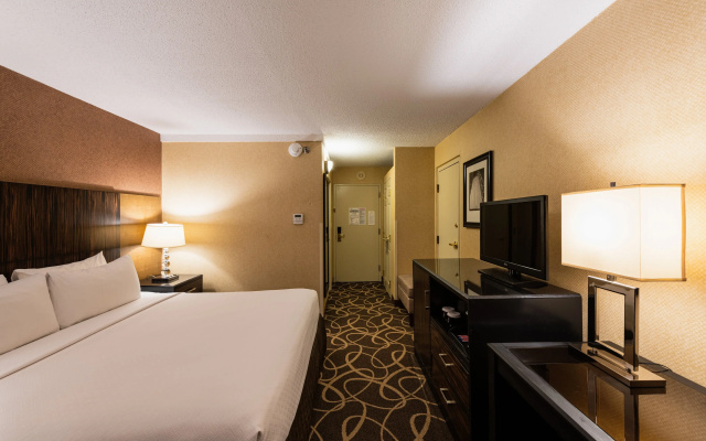 Crowne Plaza Newark Airport by IHG