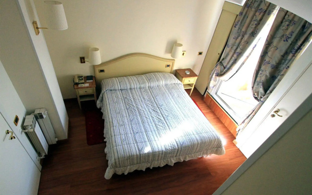 Ena Hotel