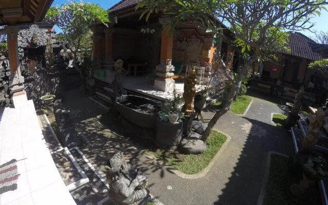 Ekas Homestay