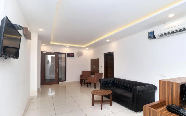 OYO 19817 Hotel Star 79