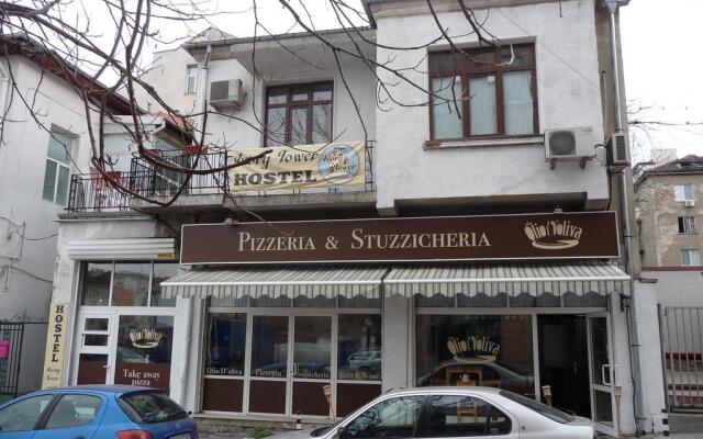 Ivory Tower Hostel вид на фасад