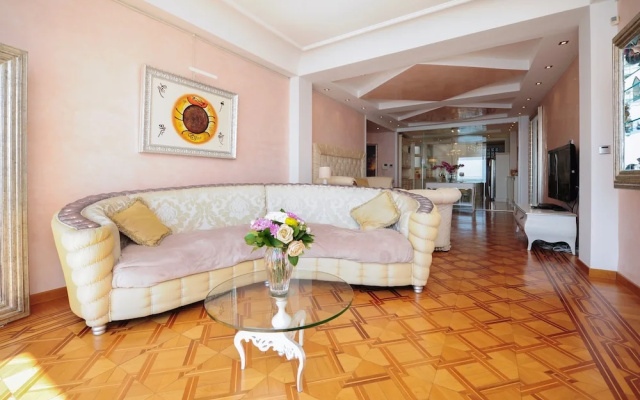 Le Majestic Promenade - 5 Stars Holiday
