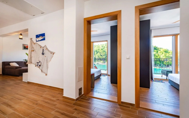 A3 - Beautiful Seafront apt w. Magnificent View