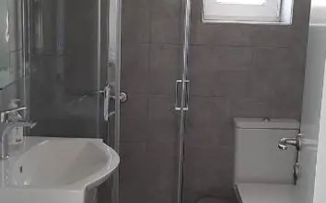 Kamara Bridge House, spacious 1-bedroom quiet retreat