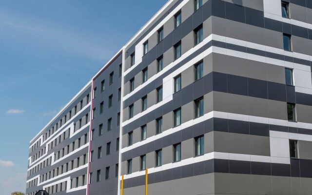 Отель Moxy Milan Linate Airport Италия, Сеграте - отзывы, цены и фото номеров - забронировать отель Moxy Milan Linate Airport онлайн вид на фасад