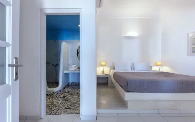 Villa - Sleeps 5 - Private Heated Pool-parking