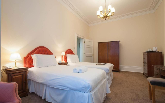 Albany Hotel
