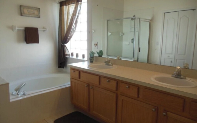 3 Bedroom, 2 Bath Disney Pool Home!